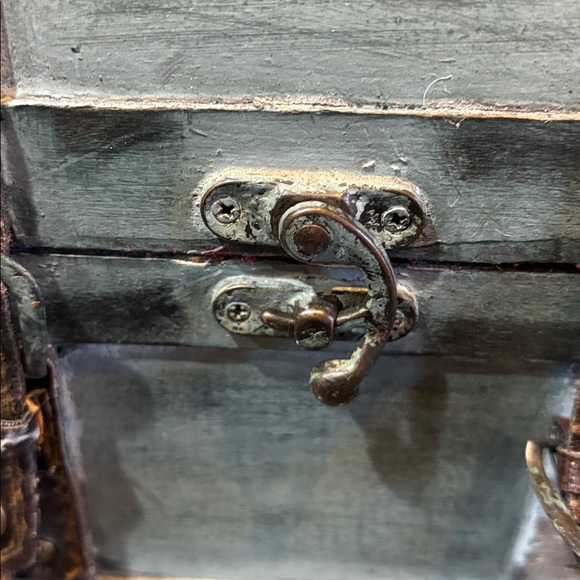 Rustic Treasure Chest! - Picture 4 of 5